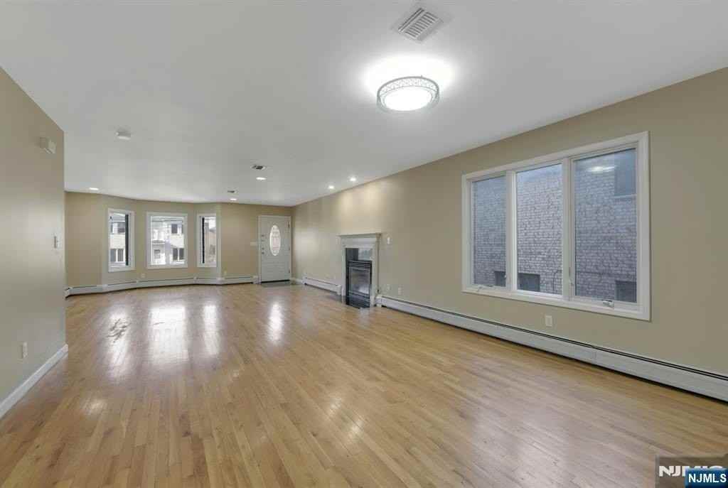 530 1st St - Photo 5 of 23