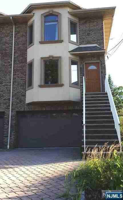 440 Lawton Ave - Photo 2 of 21