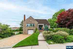 featured image of 364 Rutland Ave