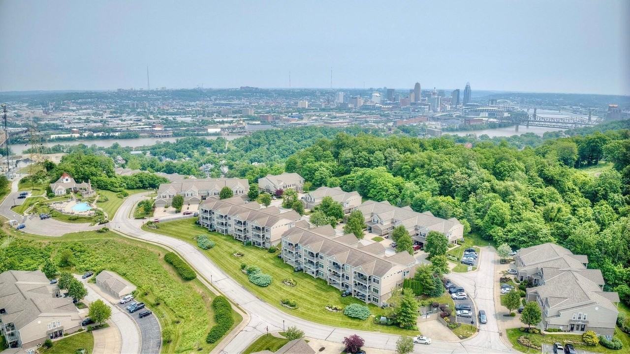 459 Pinnacle Way - Photo 2 of 29