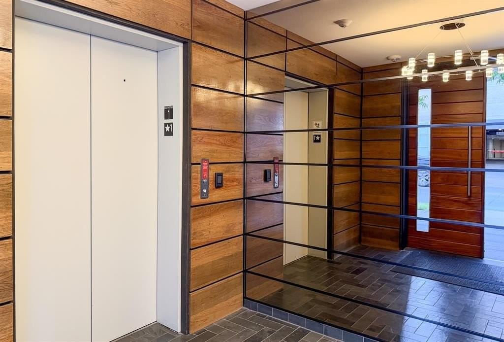 2934 N Hall St #401 - Photo 3 of 34