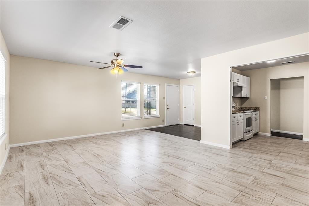 2913 Gumwood Park - Photo 5 of 26