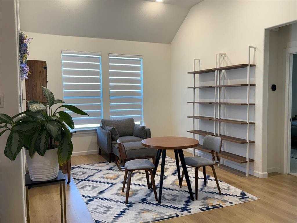 1122 Silverthorn Trl - Photo 7 of 19