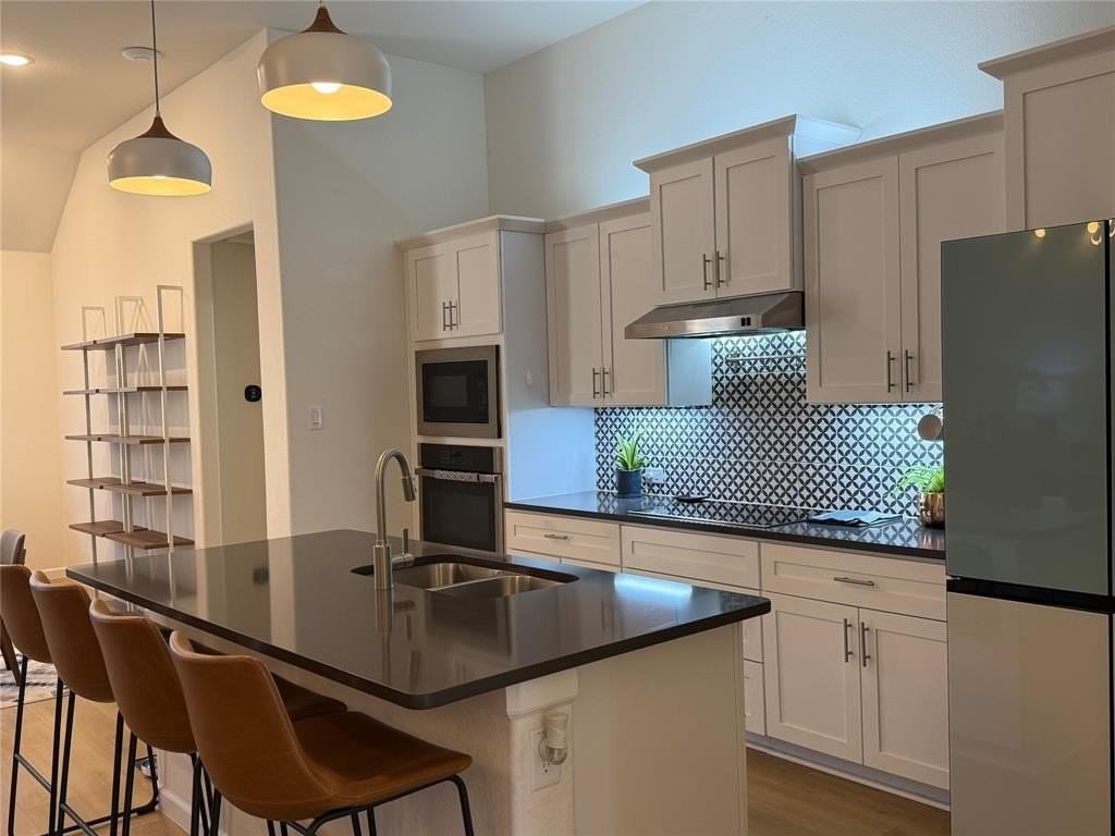 1122 Silverthorn Trl - Photo 4 of 19