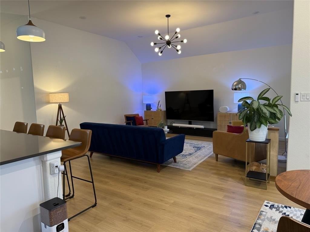 1122 Silverthorn Trl - Photo 5 of 19