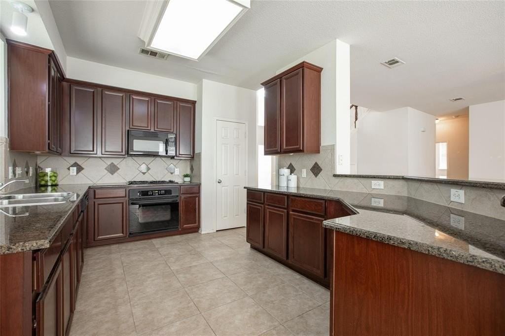 9305 Amber Downs Drive - Photo 5 of 28