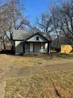 featured image of 827 W Walker St