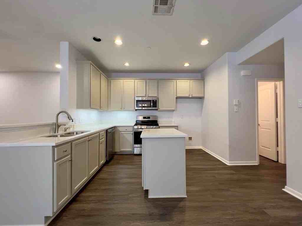 1902 Downing St - Photo 6 of 19