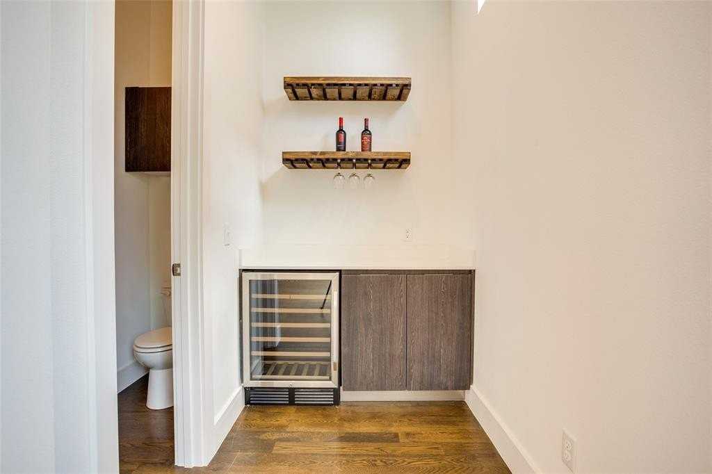 1205 Hyde Ct - Photo 6 of 40