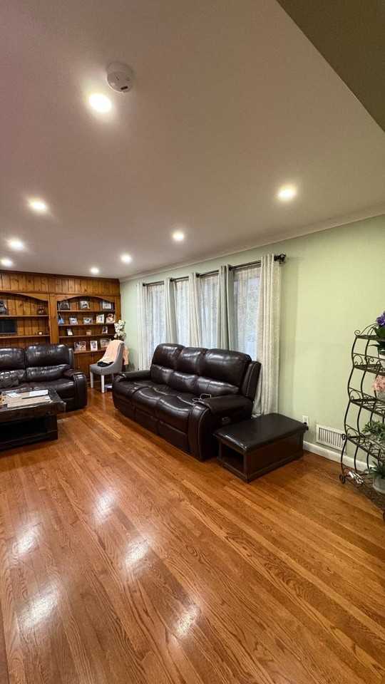 8 Howard St - Photo 2 of 9