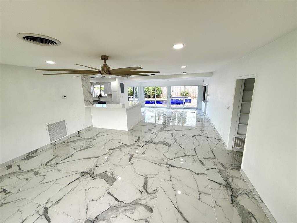 2685 Se 5th St - Photo 6 of 15