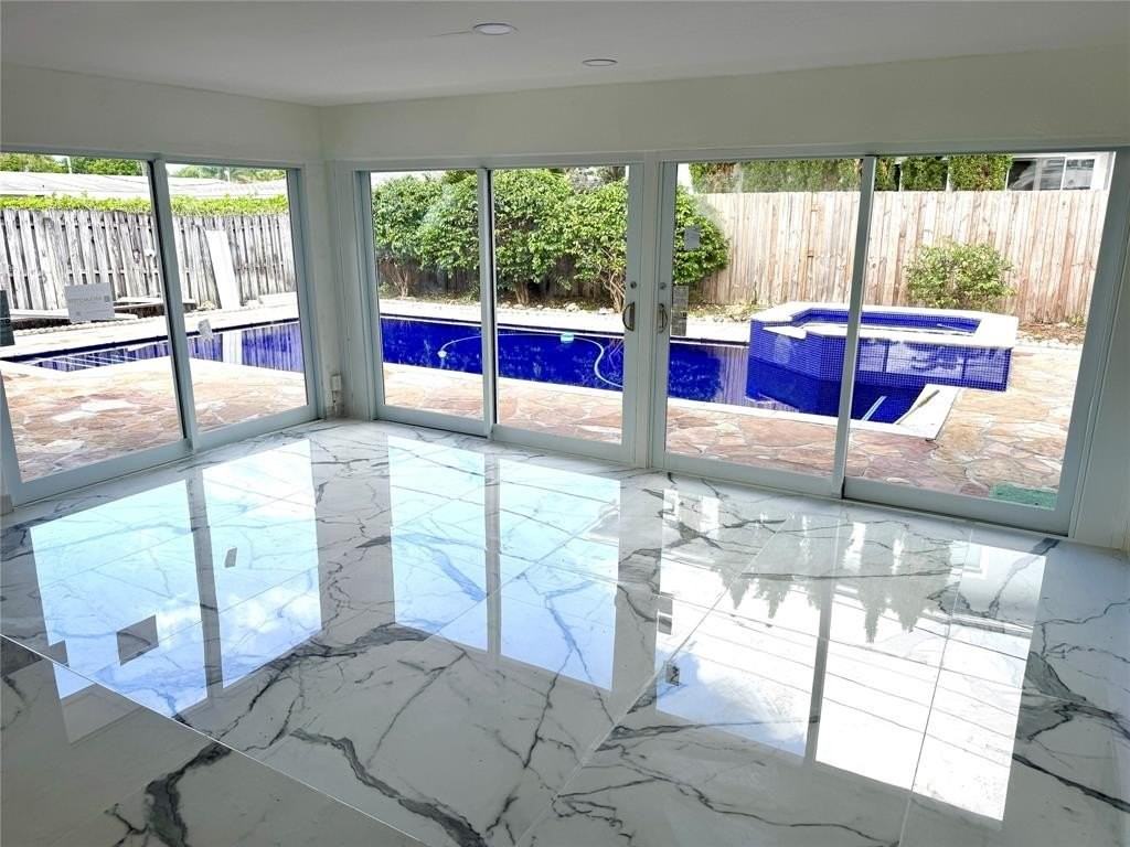 2685 Se 5th St - Photo 7 of 15