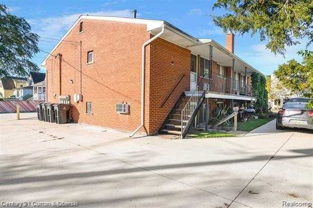 2753 10th Street - Photo 3 of 10