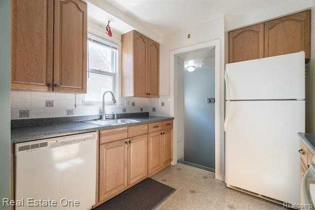 2989 Cummings Ave - Photo 5 of 19