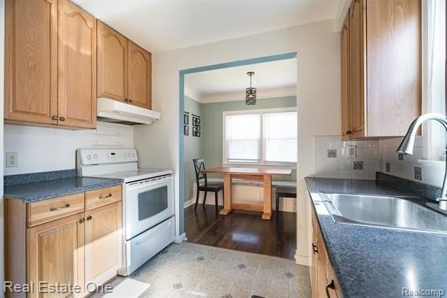 2989 Cummings Ave - Photo 6 of 19