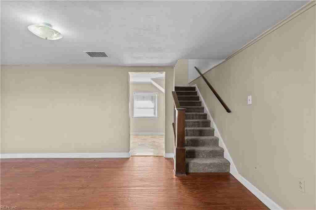 1628 Bradford Terrace - Photo 2 of 14