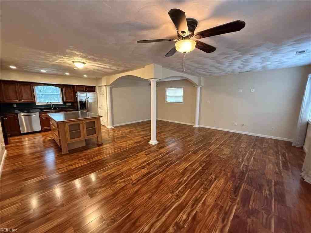 721 Farnham Ln - Photo 2 of 9