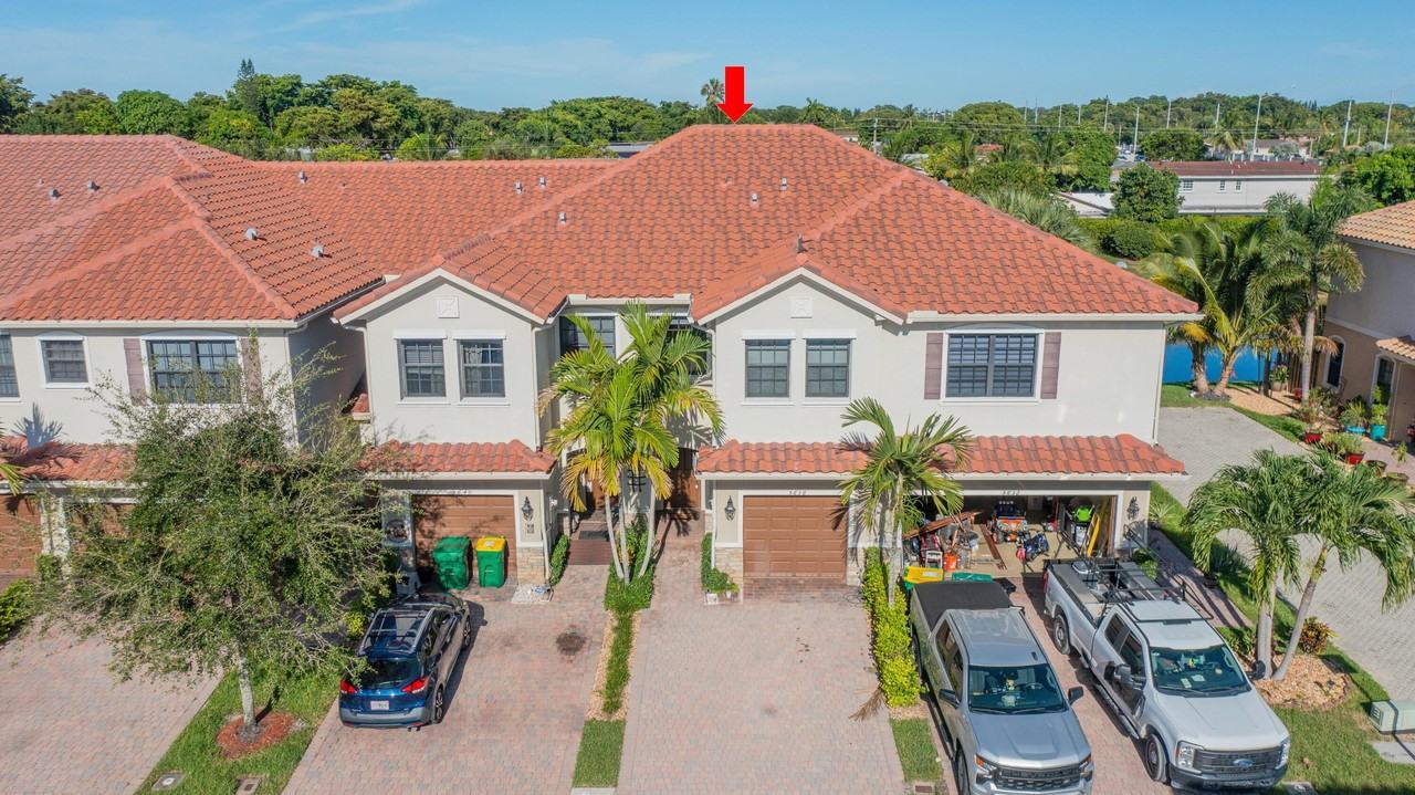 5636 Nw 58th Ln - Photo 3 of 48