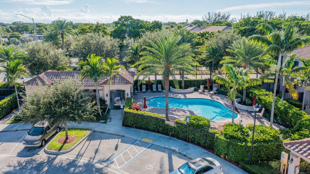 5636 Nw 58th Ln - Photo 4 of 48