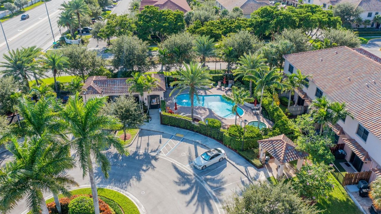 5636 Nw 58th Ln - Photo 5 of 48