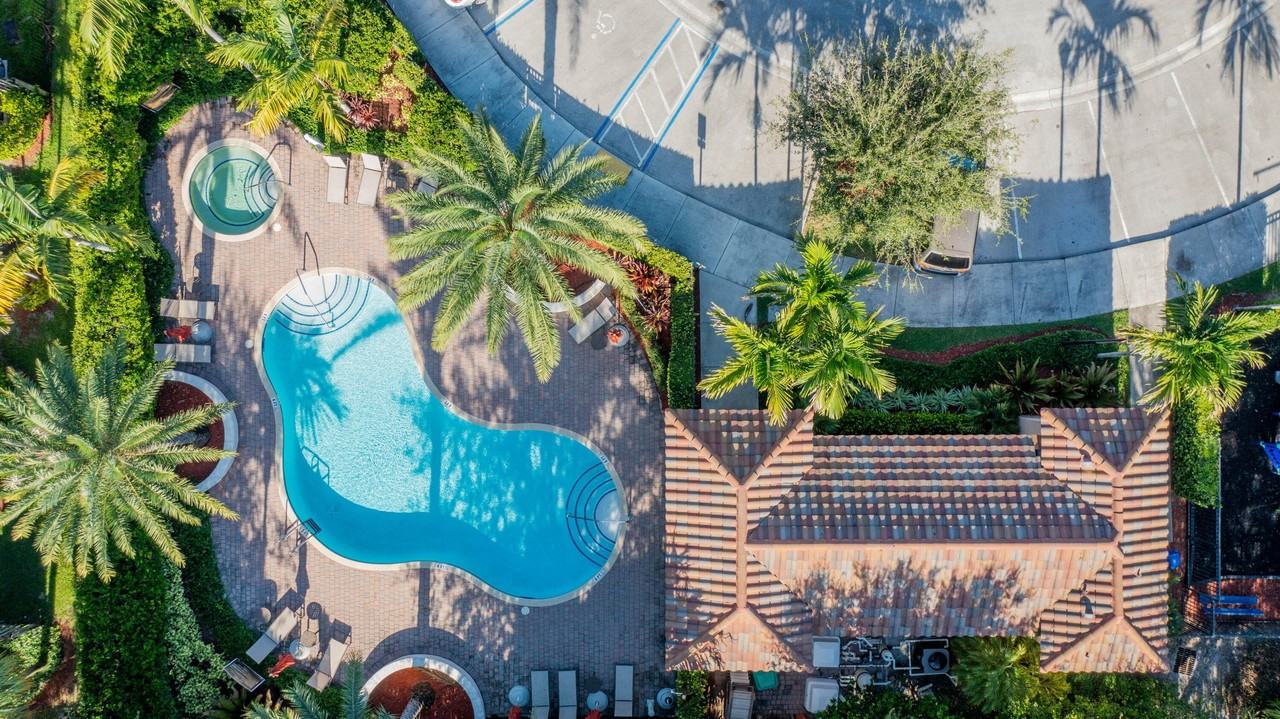 5636 Nw 58th Ln - Photo 6 of 48