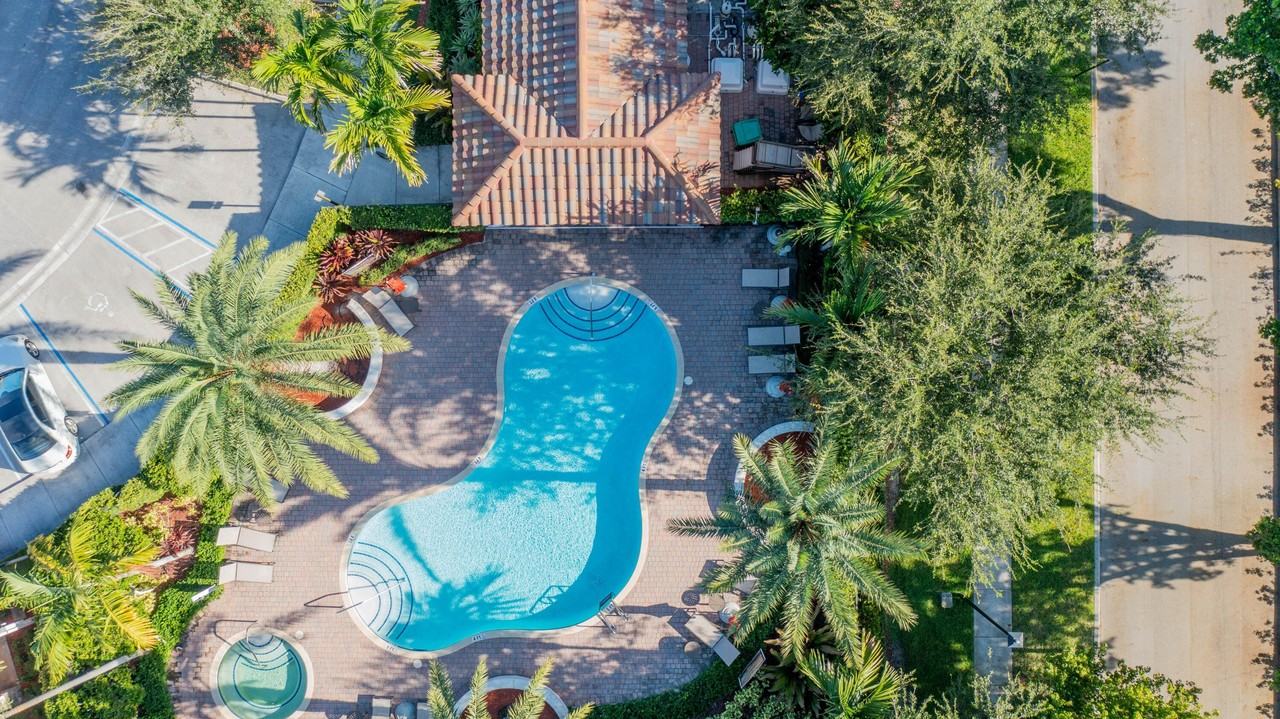 5636 Nw 58th Ln - Photo 7 of 48