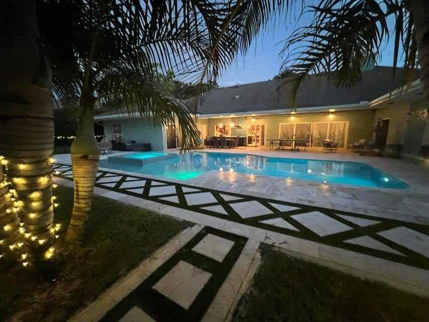 13172 Doubletree Cir - Photo 2 of 50