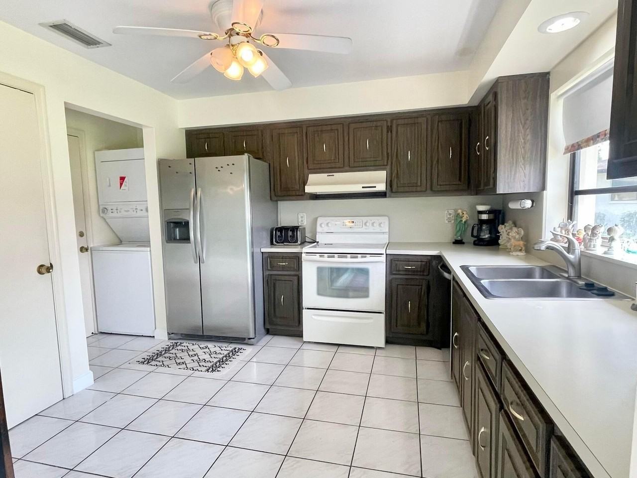 4961 Dovewood Rd #B - Photo 4 of 29