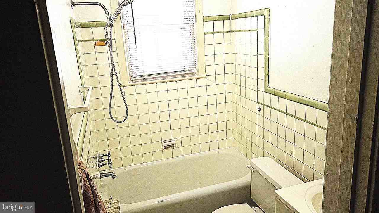 820 Taylor Street Northeast #3 - Photo 4 of 9