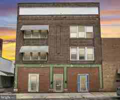 featured image of 727 E Market St