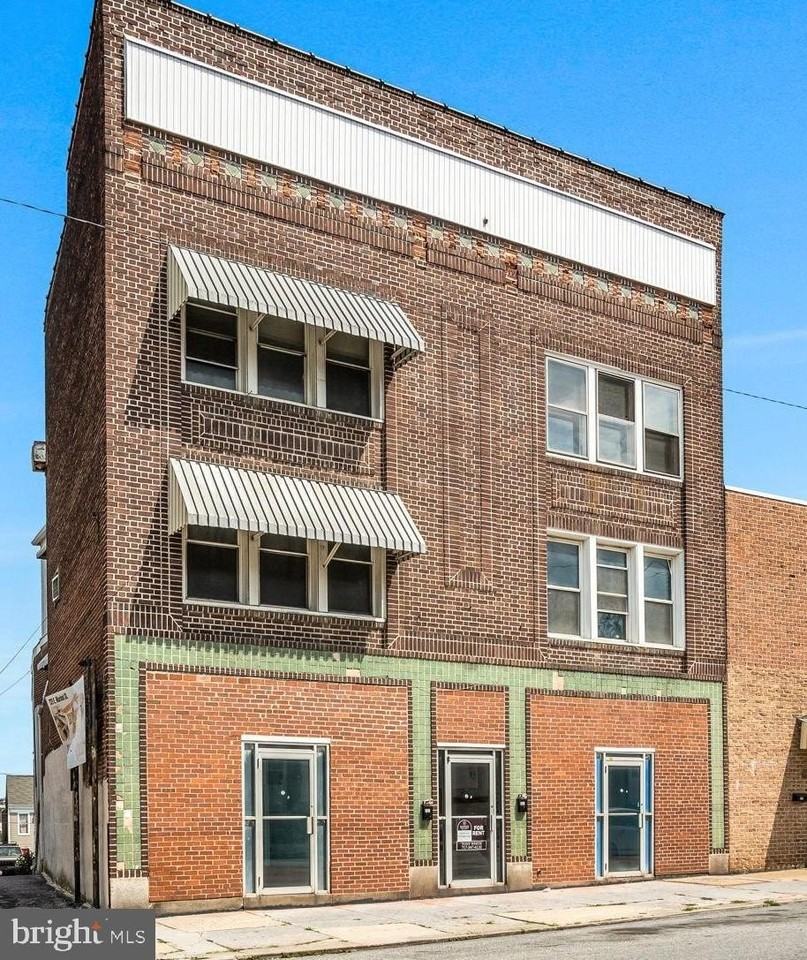 727 E Market St - Photo 2 of 25