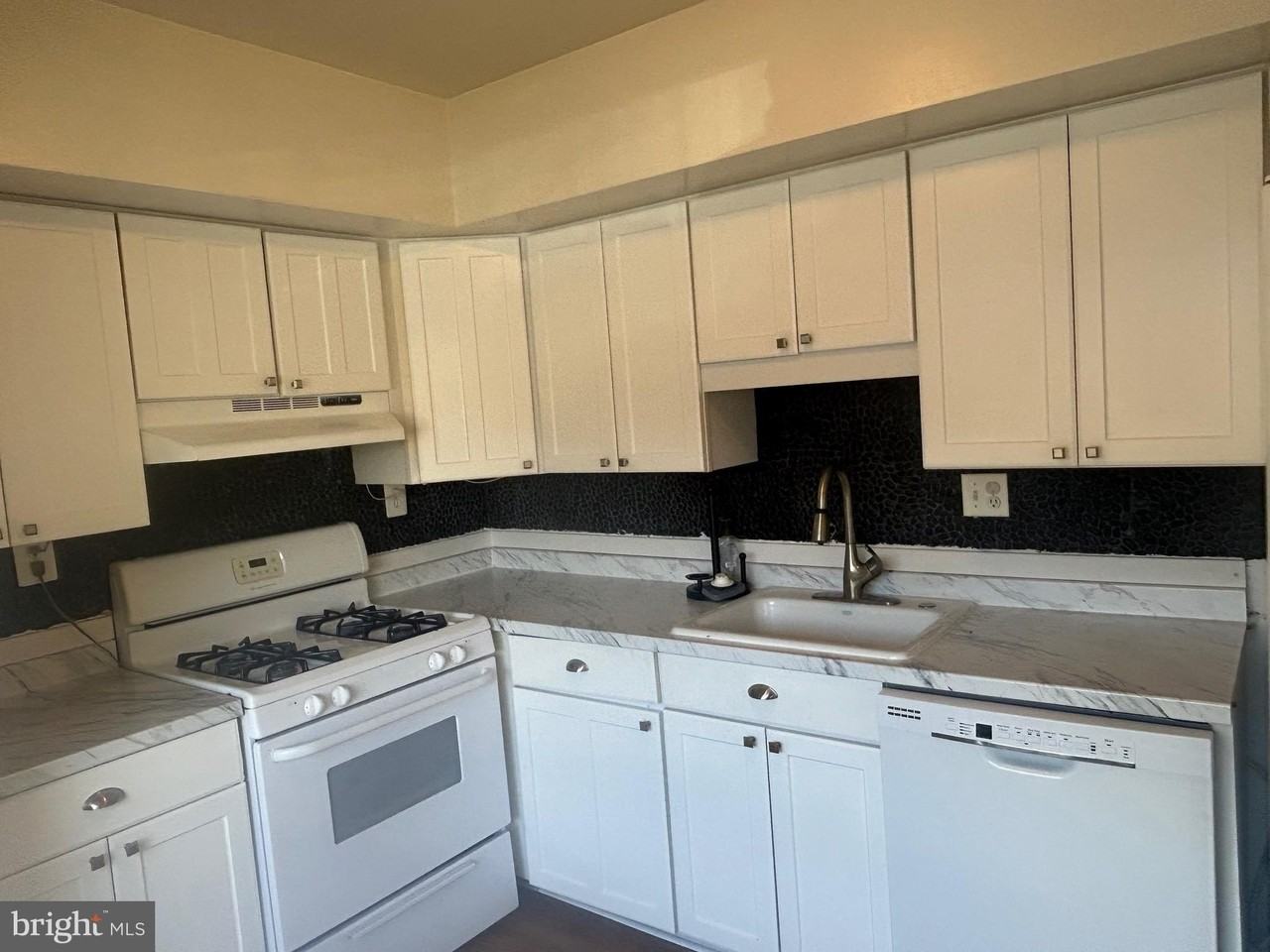 10142 Fair Woods Dr - Photo 5 of 17