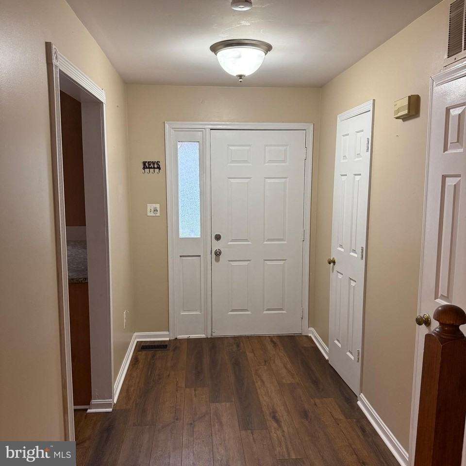 8222 Maple Ridge Ave - Photo 3 of 25