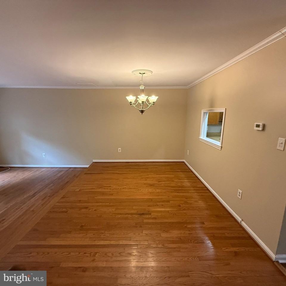 8222 Maple Ridge Ave - Photo 6 of 25