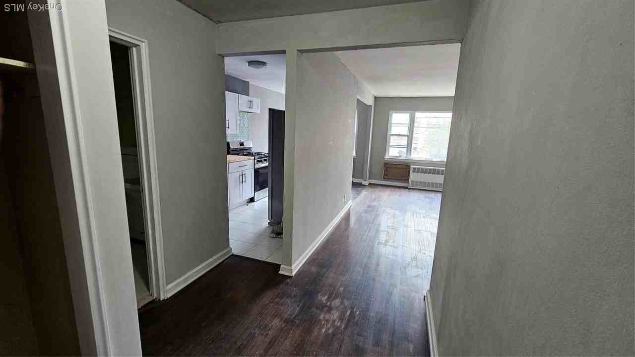 2531 42nd St - Photo 4 of 19