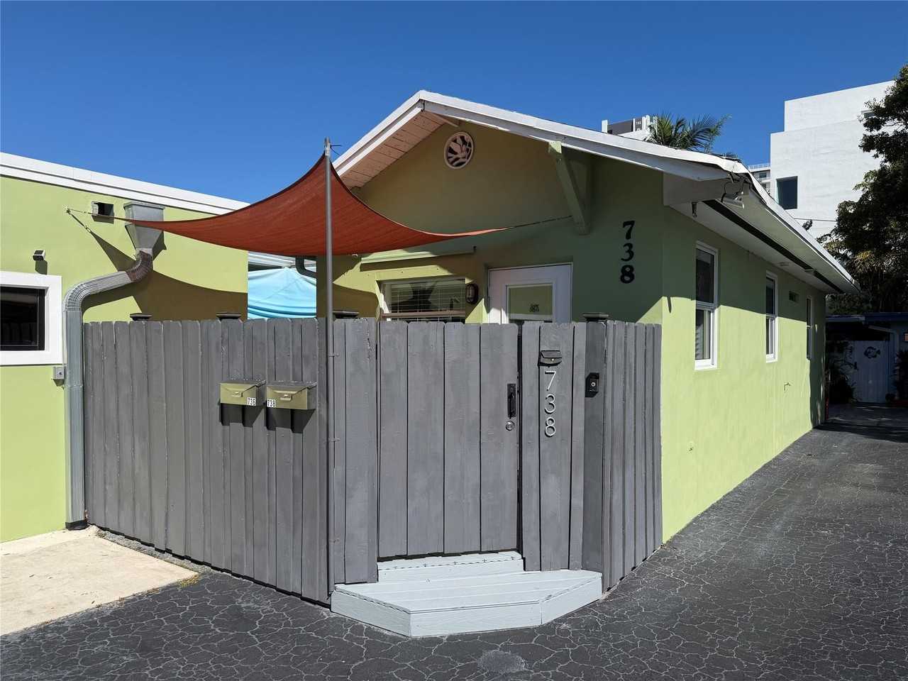 738 Ne 3rd Ave - Photo 2 of 30