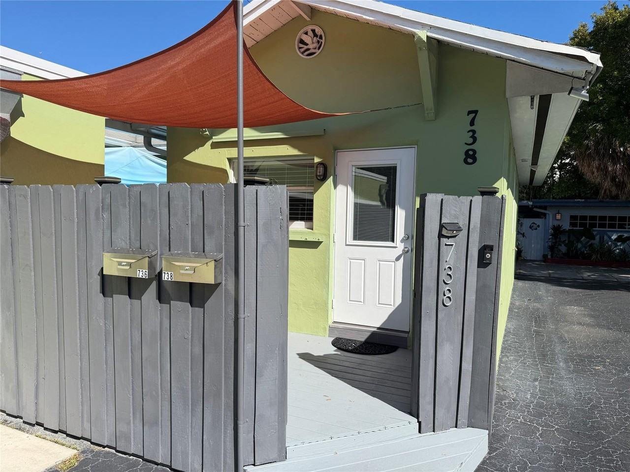 738 Ne 3rd Ave - Photo 3 of 30