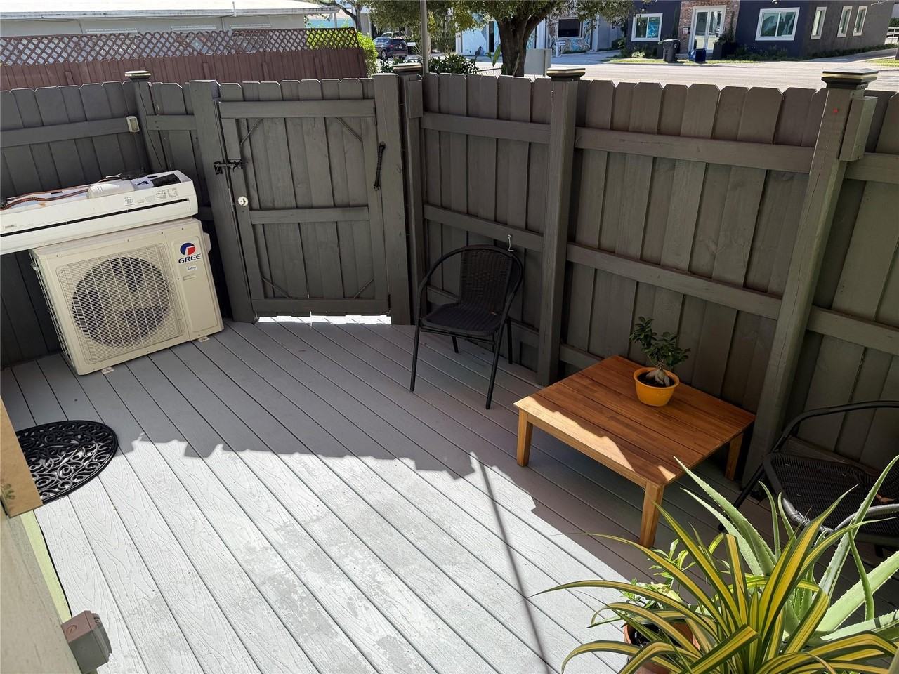 738 Ne 3rd Ave - Photo 4 of 30