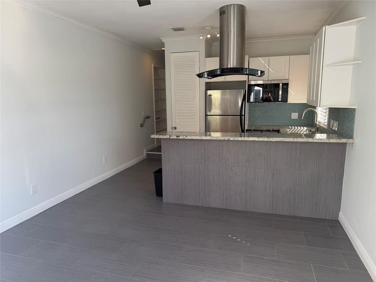 738 Ne 3rd Ave - Photo 5 of 30