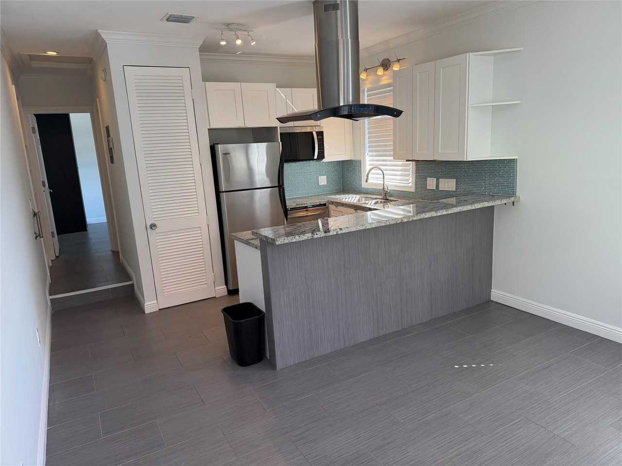 738 Ne 3rd Ave - Photo 6 of 30