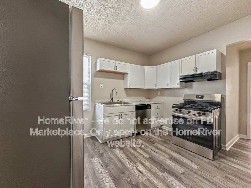 832 S 38th St - Photo 3 of 21