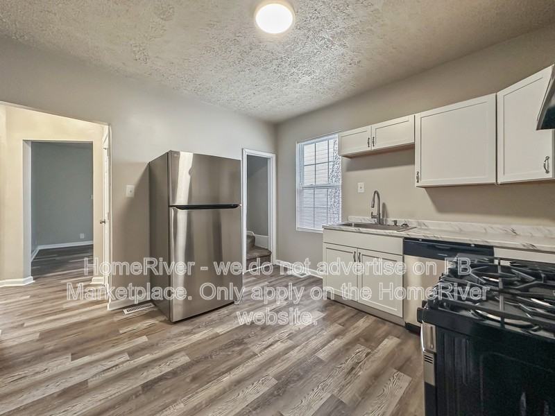 832 S 38th St - Photo 2 of 21