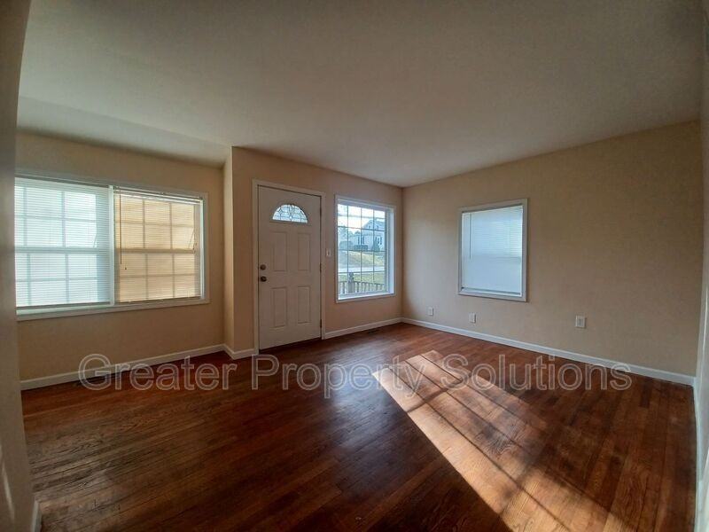 412 W South St - Photo 3 of 12