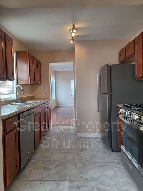 412 W South St - Photo 6 of 12