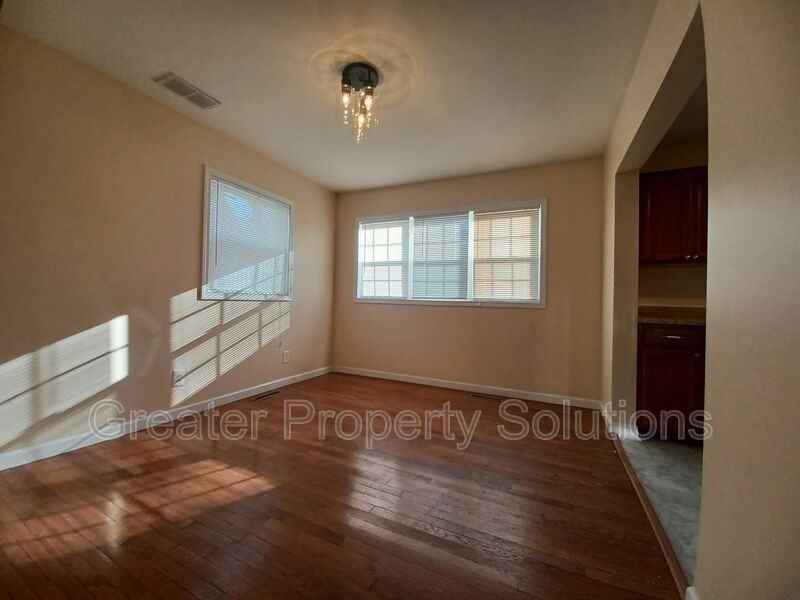 412 W South St - Photo 7 of 12