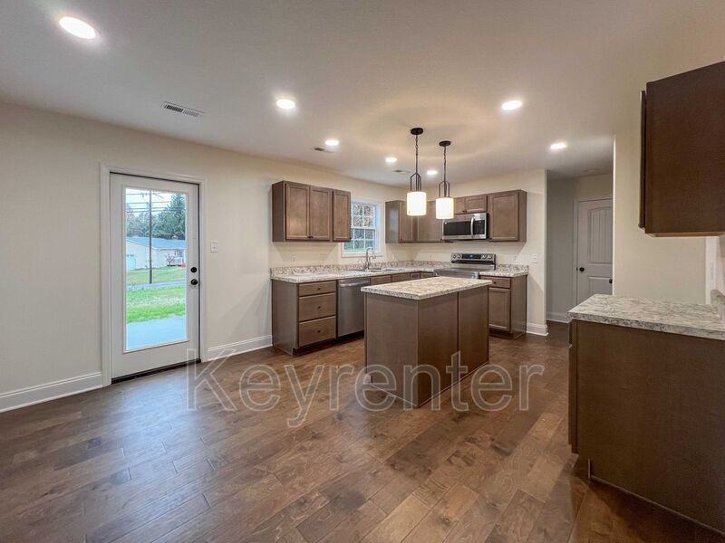 6025 Memory Hill Ln - Photo 4 of 18