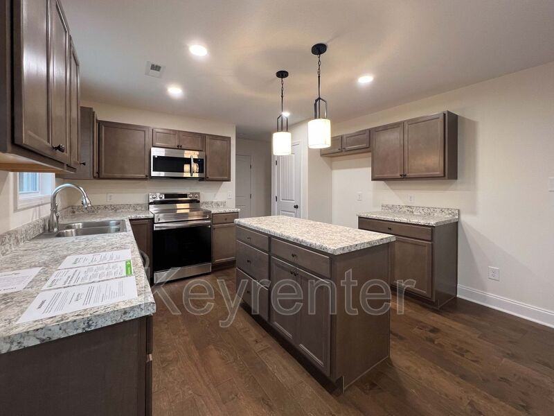 6025 Memory Hill Ln - Photo 7 of 18