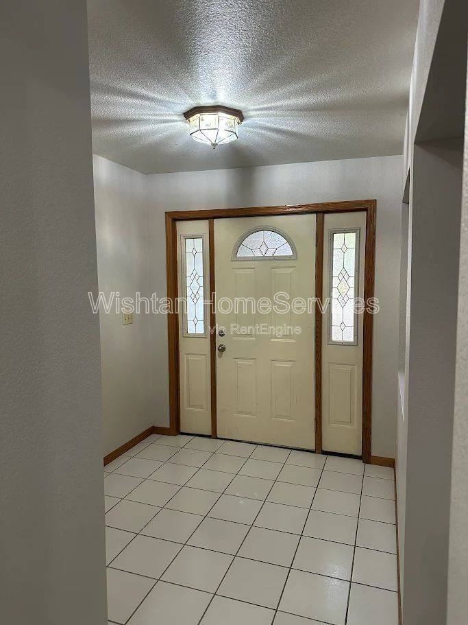 948 Oak View Drive - Photo 2 of 10