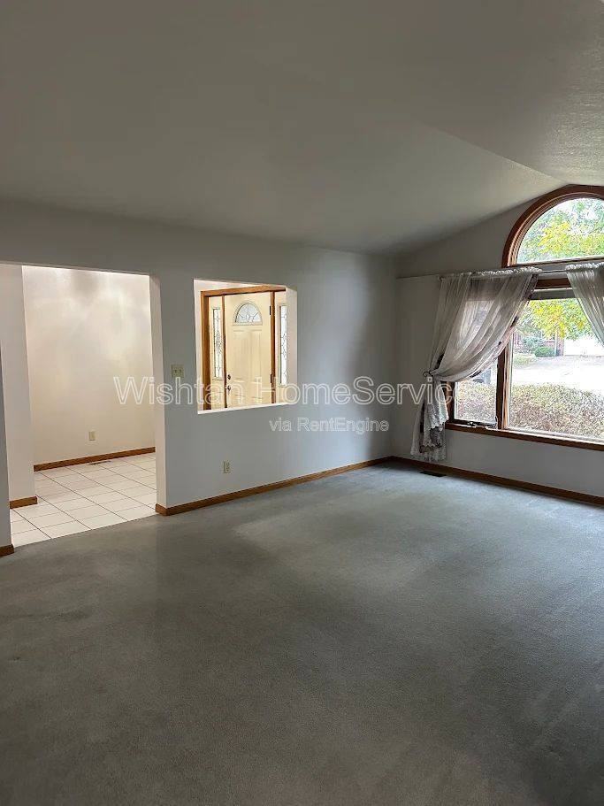 948 Oak View Drive - Photo 3 of 10