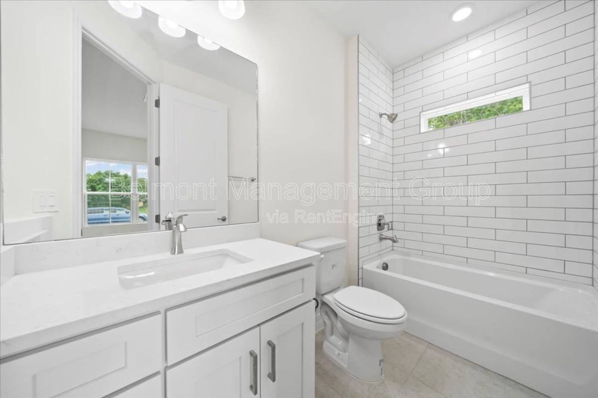 2404 Hanford Ln - Photo 7 of 10